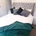 Entire 2 Bed Flat On 3Rd Floor Near City Centre & Stadium
