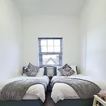 Entire 2 Bed Flat On 3Rd Floor Near City Centre & Stadium