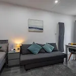 Spacious Studio Apartment In Cardiff City Centre