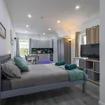 Spacious Studio Apartment In Cardiff City Centre