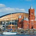 Lush Gated Cardiff Bay Flat With Fastwifi And Parking