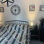 Cosy Home From Home With Private Bathroom - Free Parking