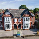 Large 2 Bed Central Apartment With Balcony And Private Parking