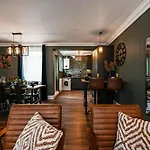 Urban Oasis, Stylish Townhouse In Central Cardiff