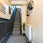 Urban Oasis, Stylish Townhouse In Central Cardiff