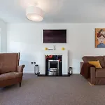 City Centre 4 Bed House Free Parking Walk To Town