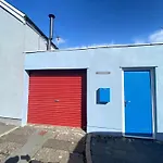 Cardiff Coach House With Hot Tub & Log Fire