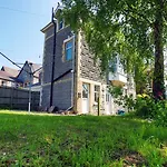 Stay With Free Parking At Archer Road, Penarth
