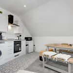Stadium View Apartments #5 - Charming 2 Bed Flat With View