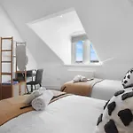 Stadium View Apartments #5 - Charming 2 Bed Flat With View