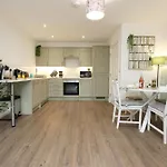 Large 2 Bed Central Apartment With Balcony And Private Parking