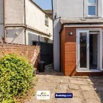 Comfy 3Bed House By Stirkmartin Stays Short Lets & Serviced Accommodation Cardiff With Free Parking & 8Mins To City Centre