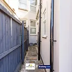 Comfy 3Bed House By Stirkmartin Stays Short Lets & Serviced Accommodation Cardiff With Free Parking & 8Mins To City Centre
