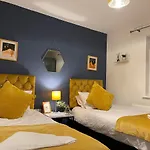 5 Bedroom House - 10 Beds - City Centre - Parking