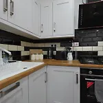 Stylish Apartment In City Centre - Walk Everywhere