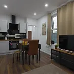 Stylish Apartment In City Centre - Walk Everywhere