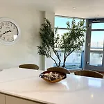 Cardiff Skyline Penthouse Apartment Free Parking Sleeps 8
