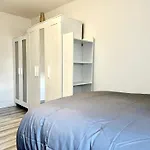 Large Double Room In Cardiff City Centre With Live In Host