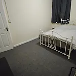 Entire 2 Bedroom Apartment City Centre & Stadium