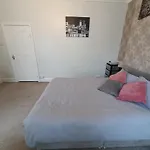 Private Luxury Double Room In Cardiff