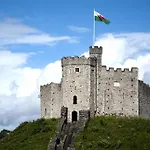 Bankside Apartments Self Catering Cardiff Free Parking & Free Wi Fi