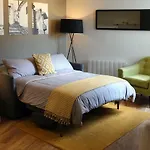 Modern One Bedroom Apartment In Cardiff Bay