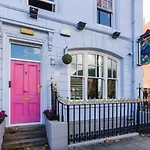 Jolyon\'S Boutique Hotel