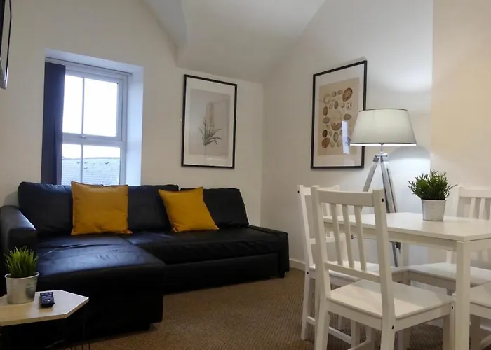 Bright And Modern 4 Person Apartment In City Centre