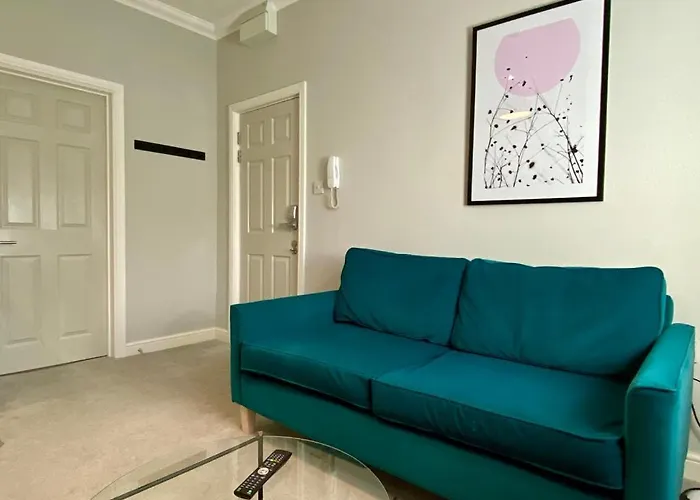 Stylish Modern Apartments Near Parks & Centre