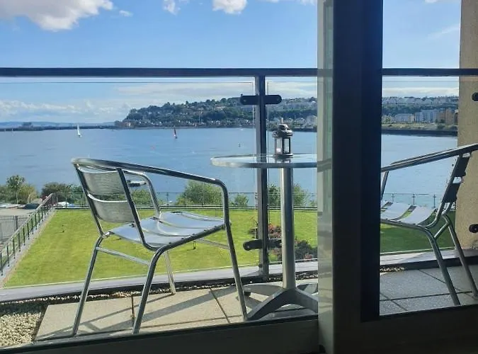 Bayview Apartments Sports Village Cardiff Free Parking & Free Wi Fi