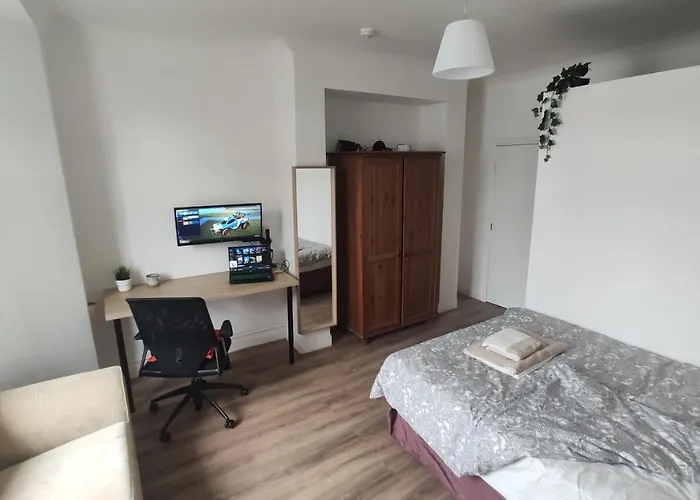 Perfect And Convenient 1 Bedroom Apartment