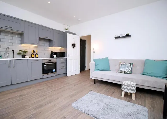 16 North Road Flat 1 By Mia Living Free Parking On Site