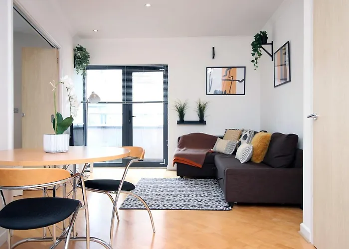 The Hayes By Mia Living 2 Bedroom Apartment In Cardiff City Centre