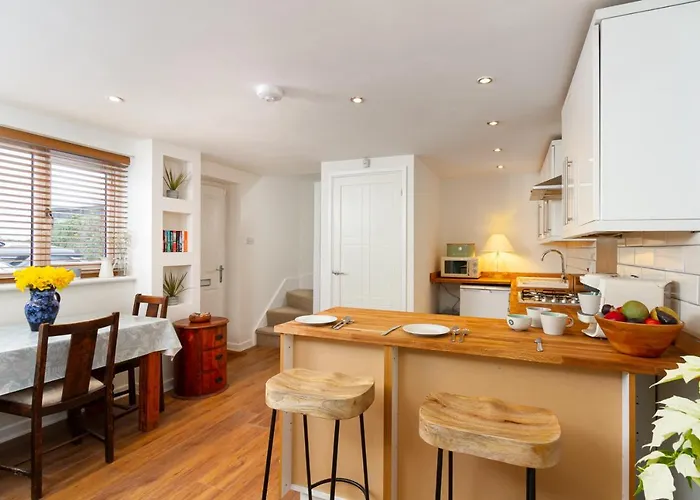 The Coach House, Centrally Located Detached Coach House