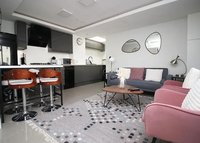 Mackintosh Flat 1 By Mia Living 2 Bedroom Apartment Near The City Centre