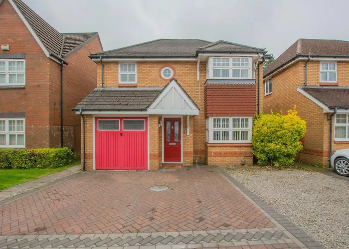 Modern 4 Bedroom Detached House In Cardiff