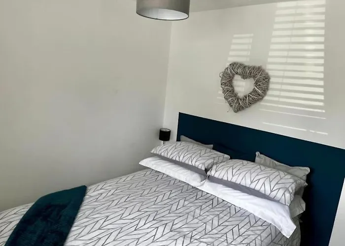 Lovely 1 Bed Serviced Apartment Near The City Centre With Free Parking