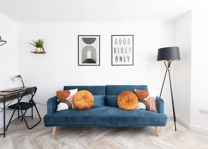 Connaught House - City Centre - Free Parking & Wi-Fi