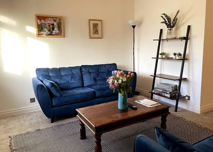 City Centre Two Bed Whole Apartment With Parking