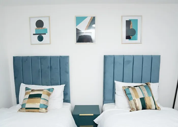 Exquisite Cardiff Apartments- With Garden Lounge & Games Room