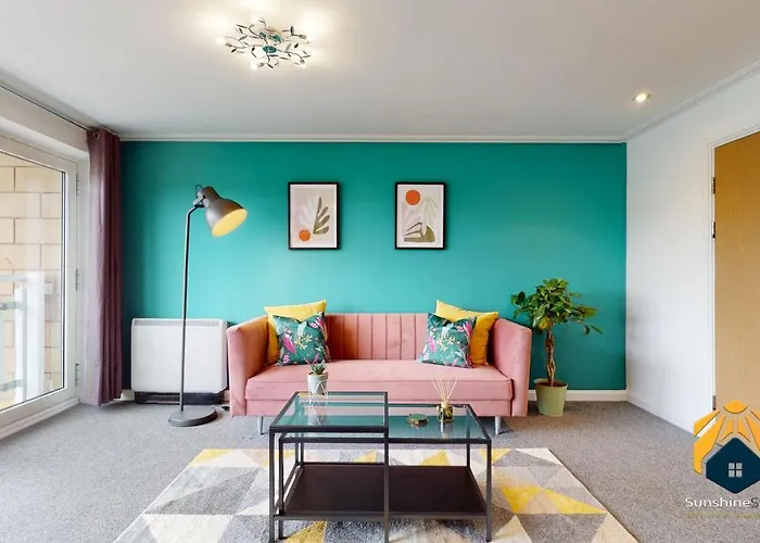 Stunning Cardiff City Apartment! Sleeps 8