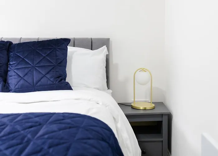 Chic Urban 2 Bedroom Apartments