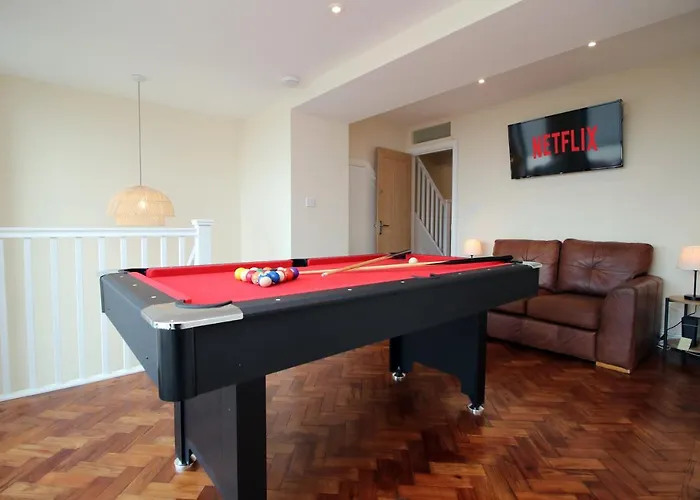 Luxury 4 Bedroom 4 Ensuite Home In Penarth