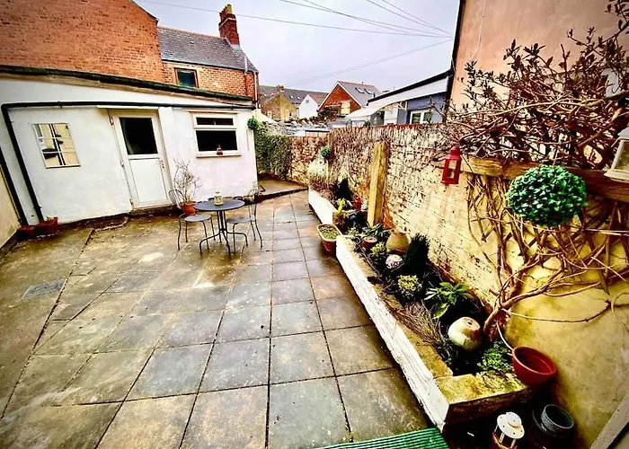 Brickworks - 2 Bedrooms, 15 Mins Walk To The Centre, With Garden