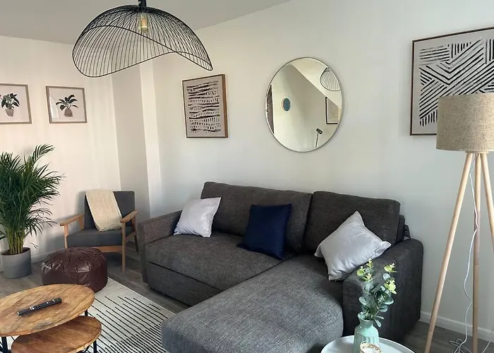 Charming Home, Walking Distance To Cardiff Bay And City Centre With Parking