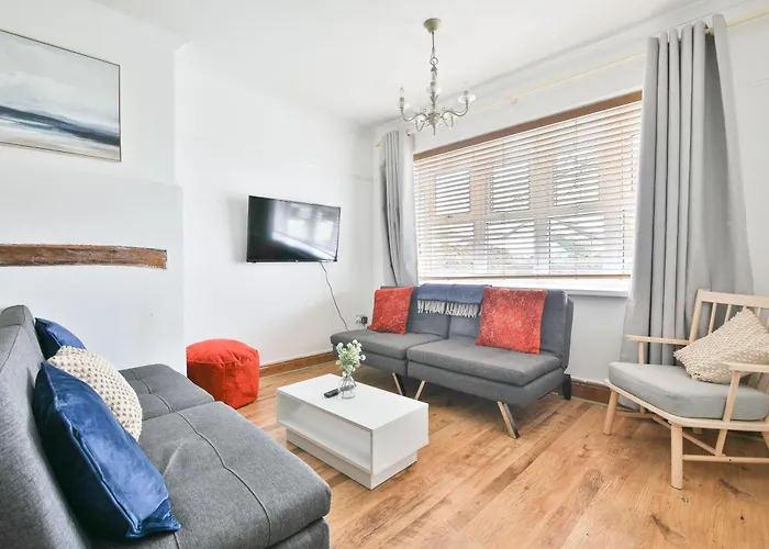 Stayright Homely 3 Bedroom House In Vibrant Whitchurch