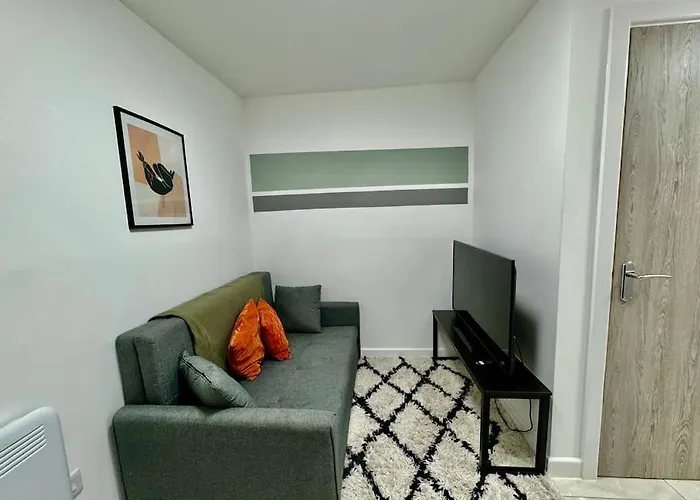 Stylish One Bedroom & A Sofa Bed
