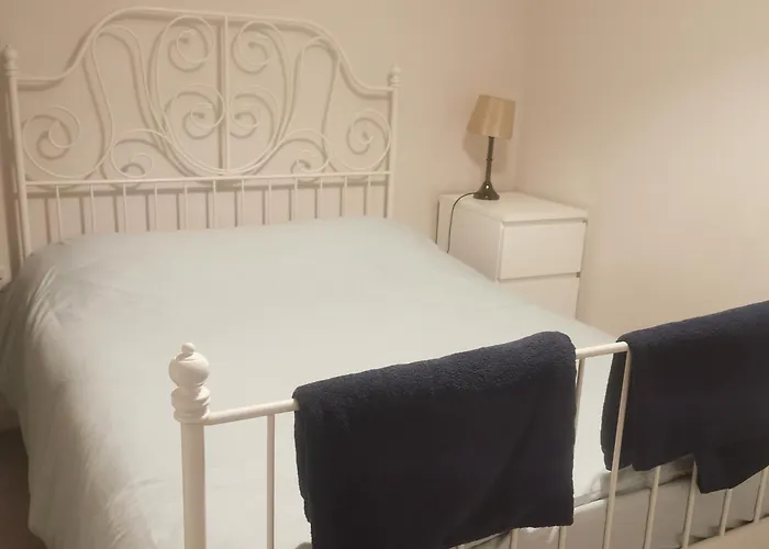 1 Bed Apartment In Cardiff Bay -Dixie Buildings