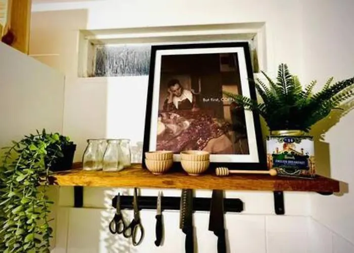 Cosy - Stylish - Close To Centre