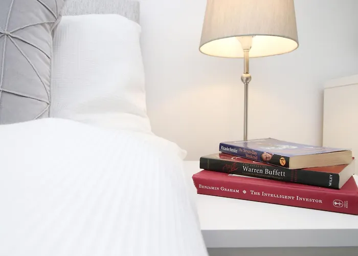 Premium Guesthouse, Fast Wi-Fi, Street Free Parking, Central, Fully Equipped